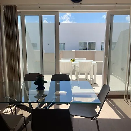 Daire Wonderful Three Bedroom San Ġwann